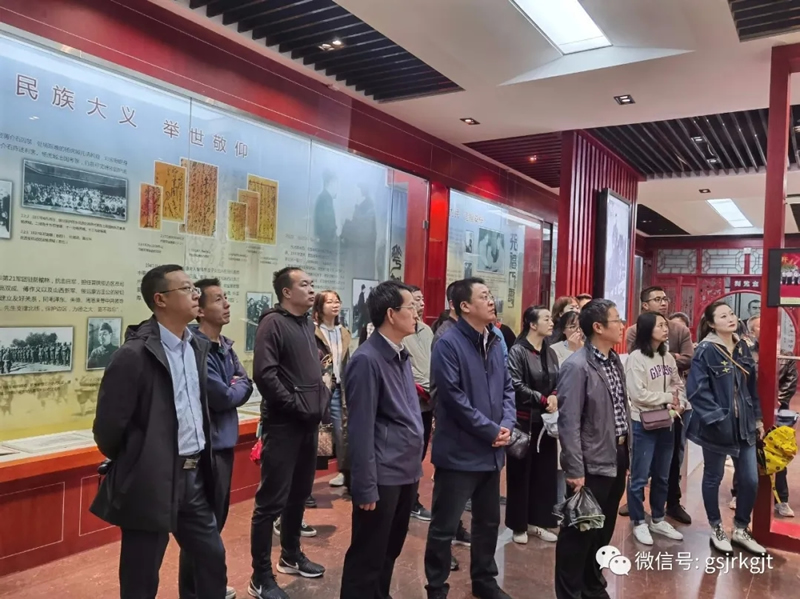 天水市政府金融辦、甘肅金控天水擔(dān)保公司、天水卓雅服飾公司黨支部聯(lián)合舉行主題黨日活動(dòng)